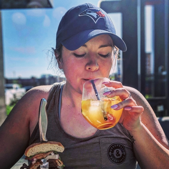 Meet your Posher, Lauren - Picture 5 of 6